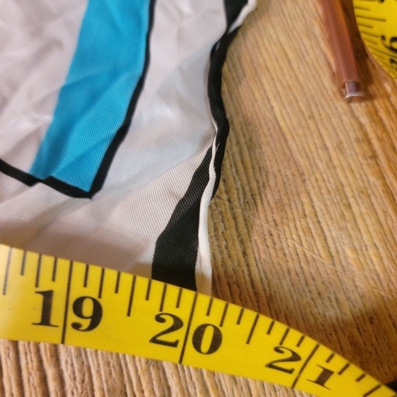 Vintage 20" Square Scarf Crazy Daisy, Hand Rolled - Picture 4 of 6